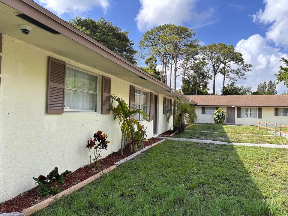 732 Neil Rd in West Palm Beach, FL - Building Photo