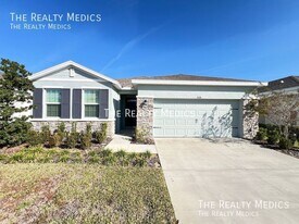 5108 Stokes Way in Wildwood, FL - Building Photo