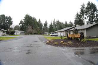 Quiet Firs Estates in Gig Harbor, WA - Foto de edificio - Building Photo