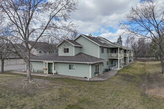 Carriage Crossings in St. Paul, MN - Building Photo - Building Photo