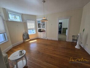 98 Westbourne Ter, Unit 1 in Brookline, MA - Foto de edificio - Building Photo