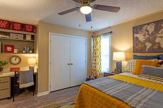 The Gates - Student Housing in Valdosta, GA - Building Photo - Interior Photo