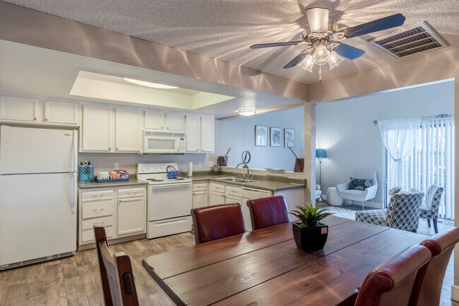 SPRING VILLAS APARTMENTS in Sparks, NV - Foto de edificio - Interior Photo