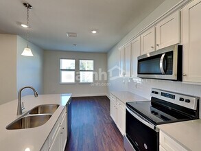 2530 Sunrise Lndg Lp in Tavares, FL - Foto de edificio - Building Photo