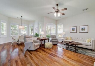 15409 Interlachen Dr in Austin, TX - Building Photo - Building Photo