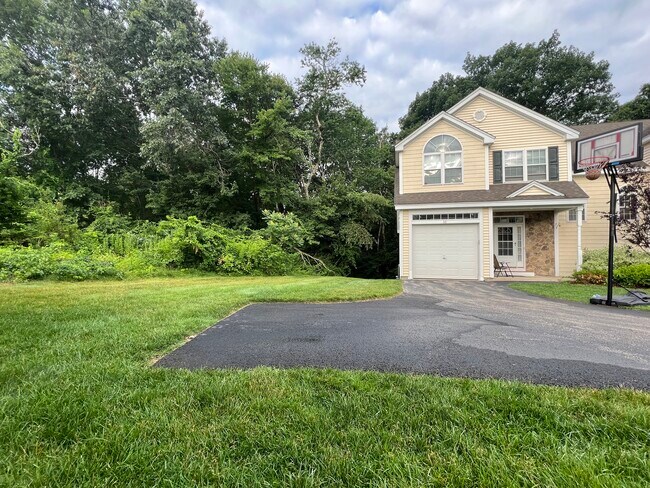 10 Minuteman Ln in Westford, MA - Building Photo - Building Photo