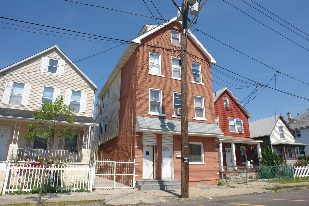 661 State St in Perth Amboy, NJ - Foto de edificio