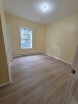 8 Cottage St in Monticello, NY - Building Photo