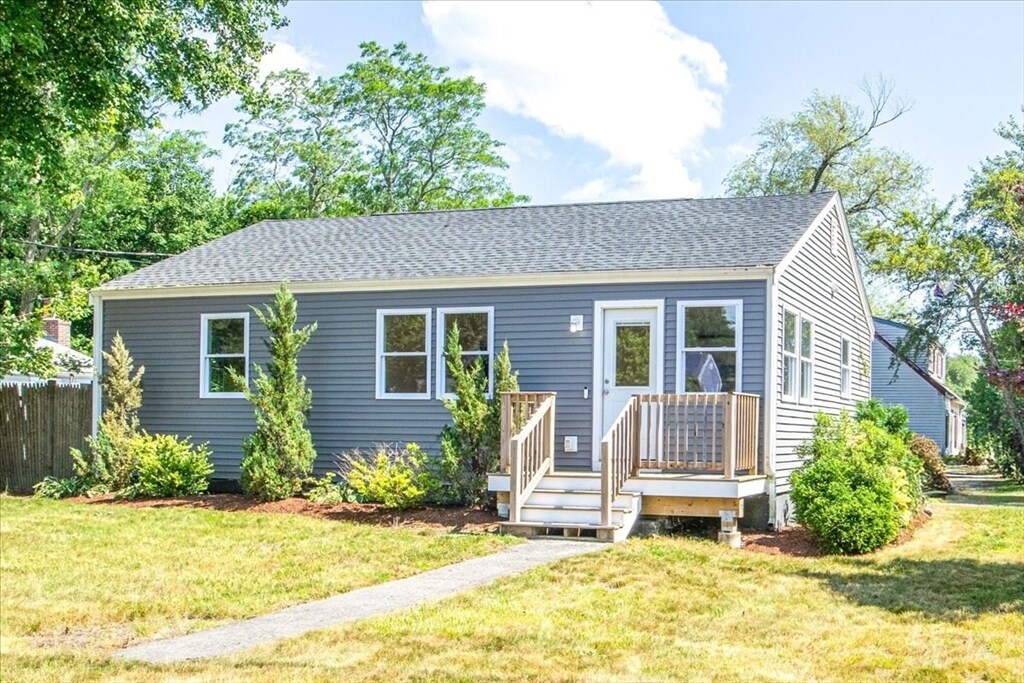 3 Cummings Cir in Randolph, MA - Building Photo