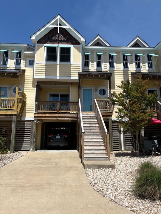 100 Lexington Ln in Kill Devil Hills, NC - Building Photo
