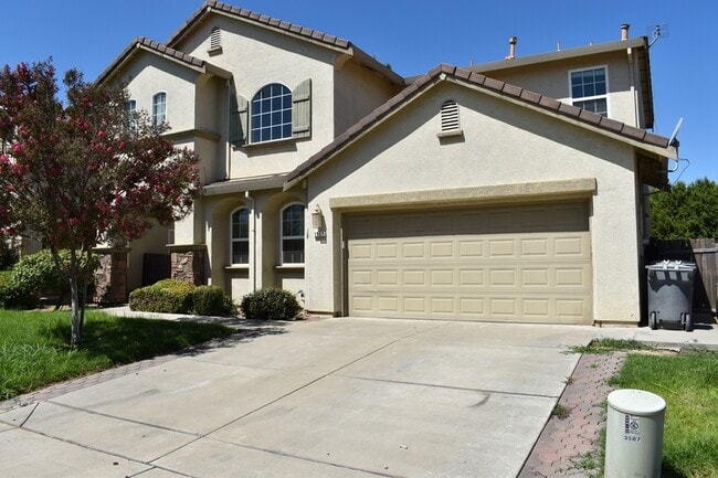 3587 Sarasota Ave in Merced, CA - Building Photo - Building Photo