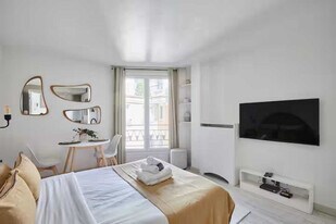 15842 Addison Rd in Addison, TX - Building Photo