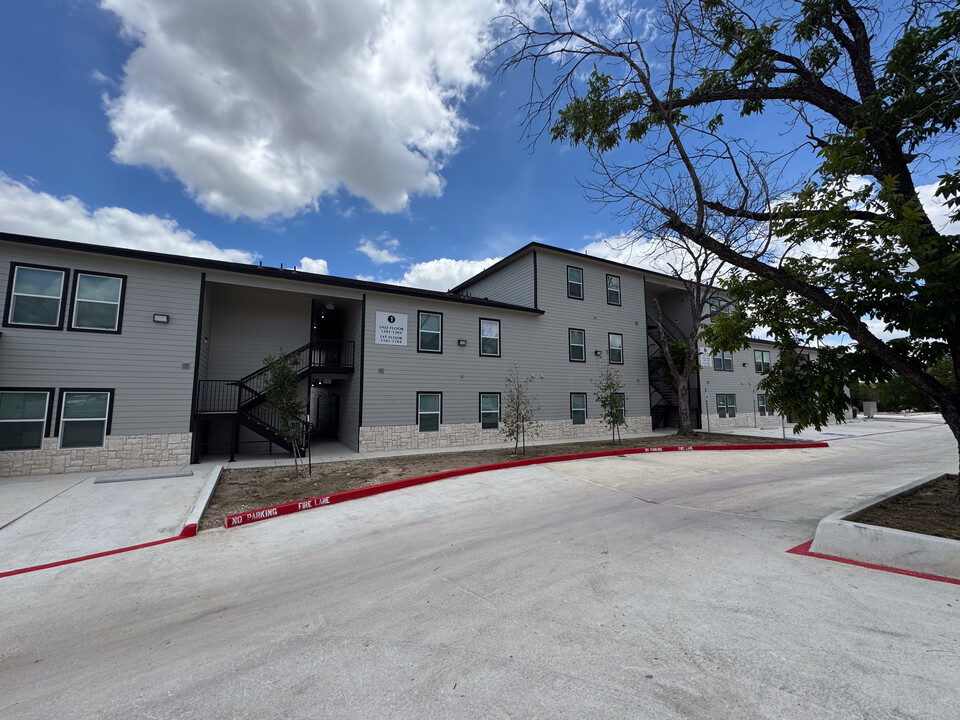 1501 E Southcross Blvd, Unit 1205 in San Antonio, TX - Building Photo