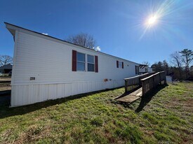 941 N Bucks Pocket Rd SE in Old Fort, TN - Building Photo