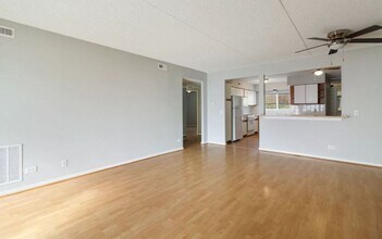 5357 N East River Rd in Chicago, IL - Building Photo - Building Photo