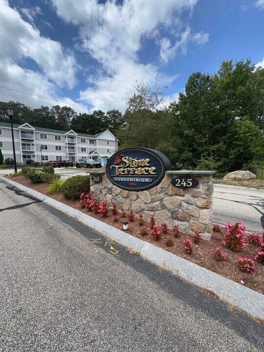 265 Edward J Roy Dr in Manchester, NH - Building Photo