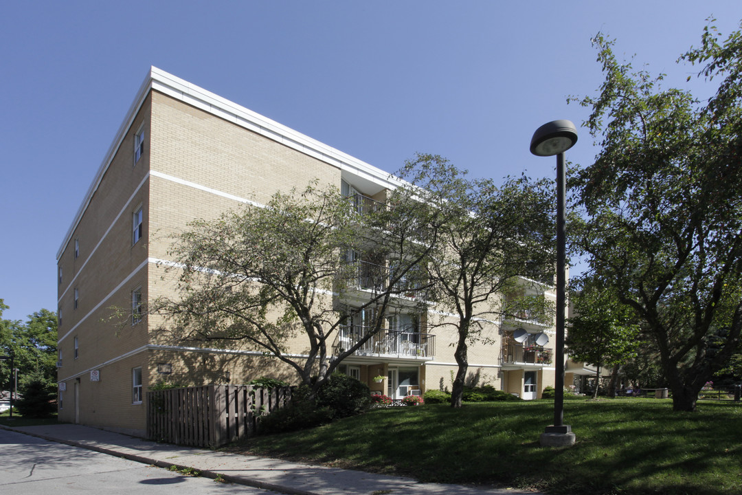 Evergreen Terrace in Richmond Hill, ON - Building Photo