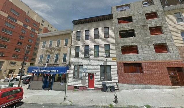 17 E 204th St in Bronx, NY - Building Photo