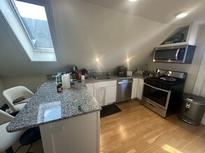 343 Beacon St, Unit 3 in Somerville, MA - Foto de edificio - Building Photo