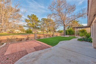 5312 Singing Hills Dr in Las Vegas, NV - Foto de edificio - Building Photo