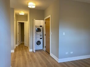 3925 N Janssen Ave, Unit E3 in Chicago, IL - Foto de edificio - Building Photo