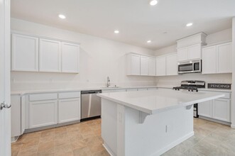830 Holdenhurst Ln in Patterson, CA - Building Photo - Building Photo