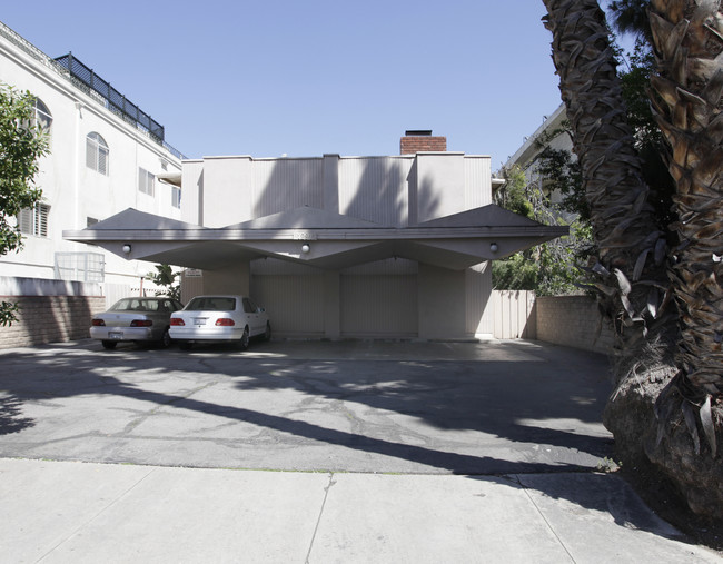 12915 Bloomfield St in Studio City, CA - Foto de edificio - Building Photo