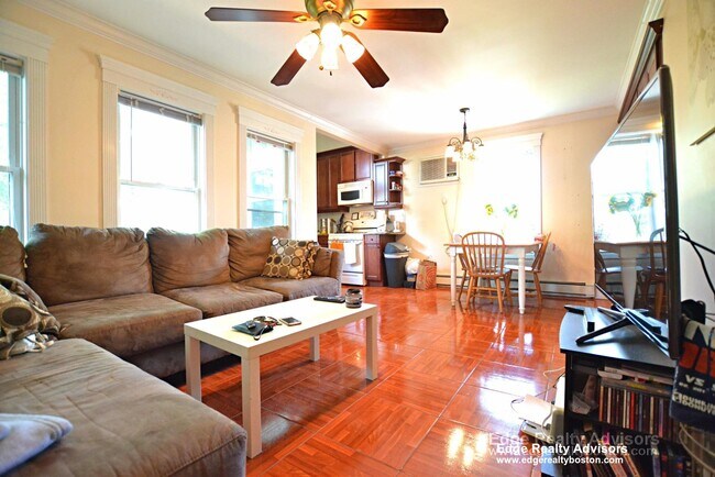 8 Delaware Pl, Unit 3 in Boston, MA - Foto de edificio - Building Photo