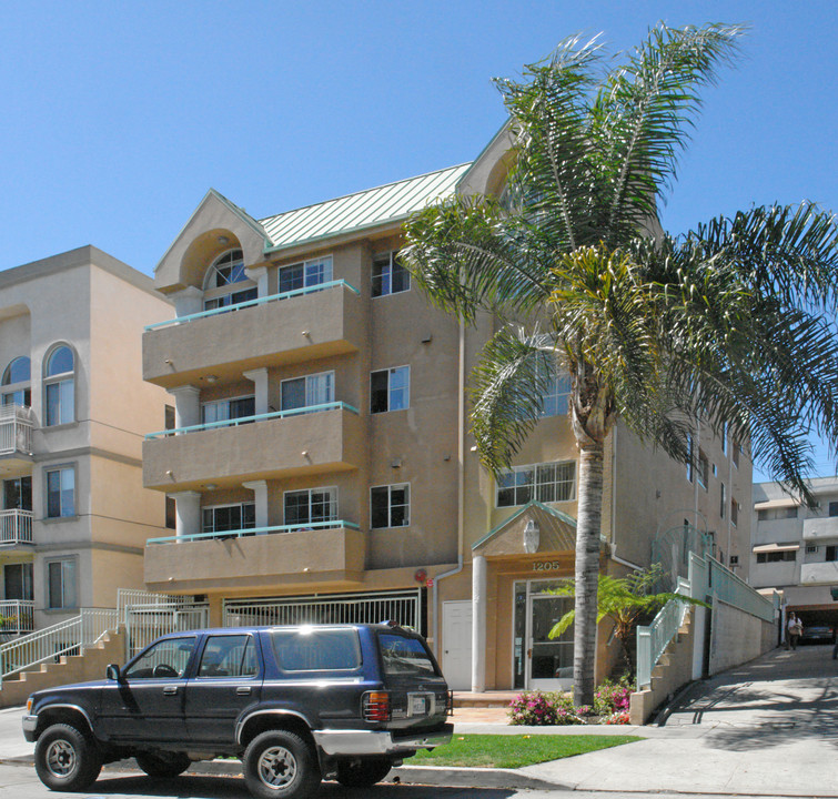 1205 S Shenandoah St in Los Angeles, CA - Building Photo