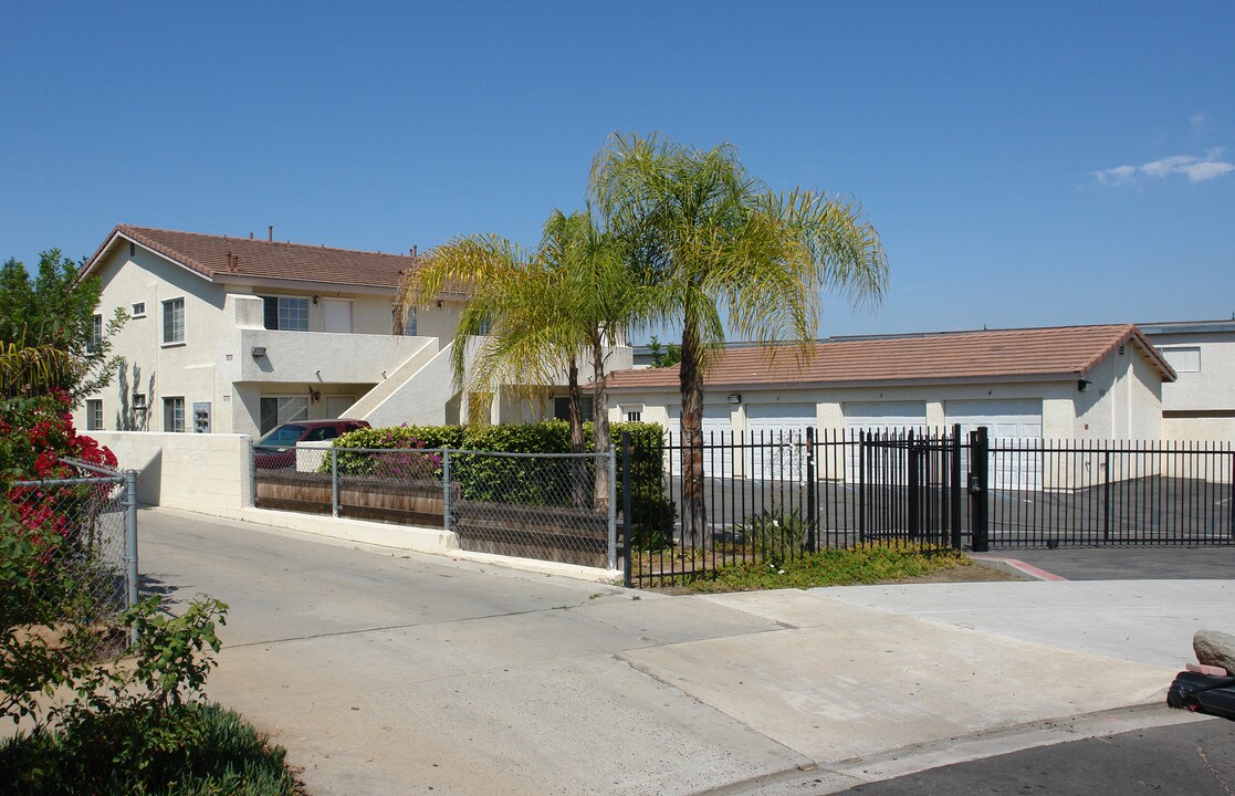 373 Pala Vista Dr in Vista, CA - Building Photo