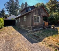 2559 Emerald St in Eugene, OR - Building Photo - Building Photo