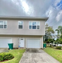2100 Pomegranate Ct in Fort Walton Beach, FL - Building Photo