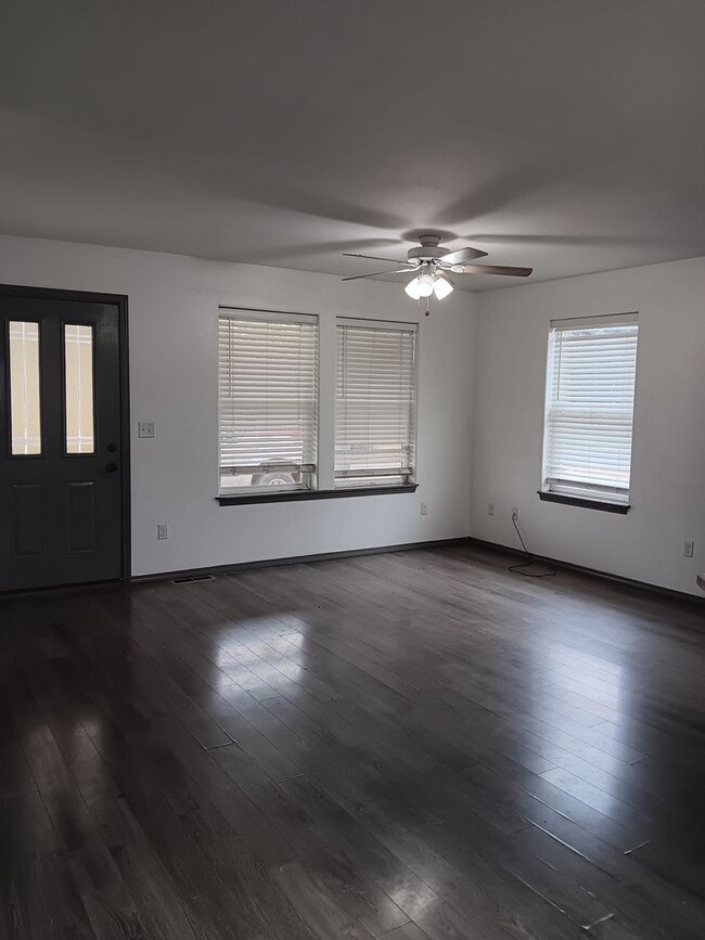 1901 Birch St in Elgin, OR - Building Photo - Building Photo