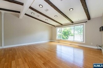 19 Southwynde Dr in Denville, NJ - Foto de edificio - Building Photo