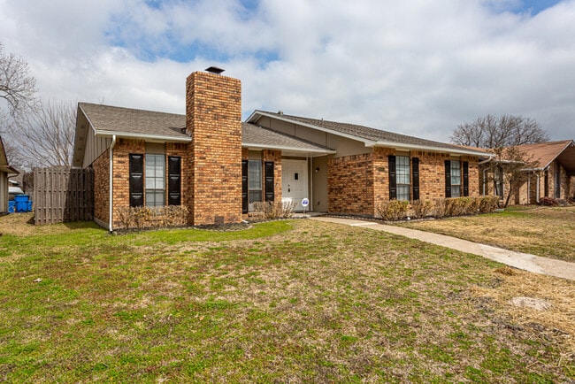 9301 Pollard St in Rowlett, TX - Foto de edificio - Building Photo