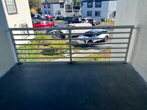 9741 Fontainebleau Blvd, Unit 202 in Miami, FL - Building Photo - Building Photo