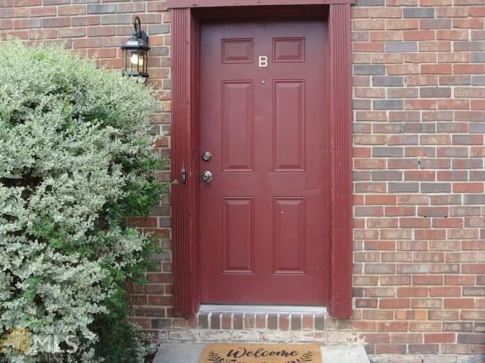6354 Shannon Pkwy in Union City, GA - Building Photo