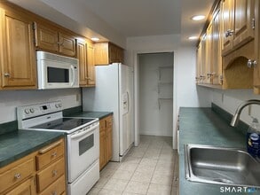 27 Rollingwood Dr in Brookfield, CT - Building Photo - Building Photo