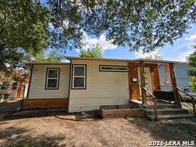 1338 W Elsmere Pl in San Antonio, TX - Building Photo