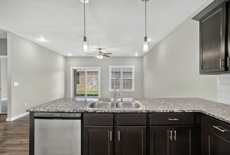 3189 W Reese in Springfield, MO - Foto de edificio - Building Photo