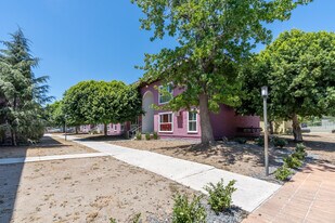 10560 Haddon Ave in Pacoima, CA - Building Photo