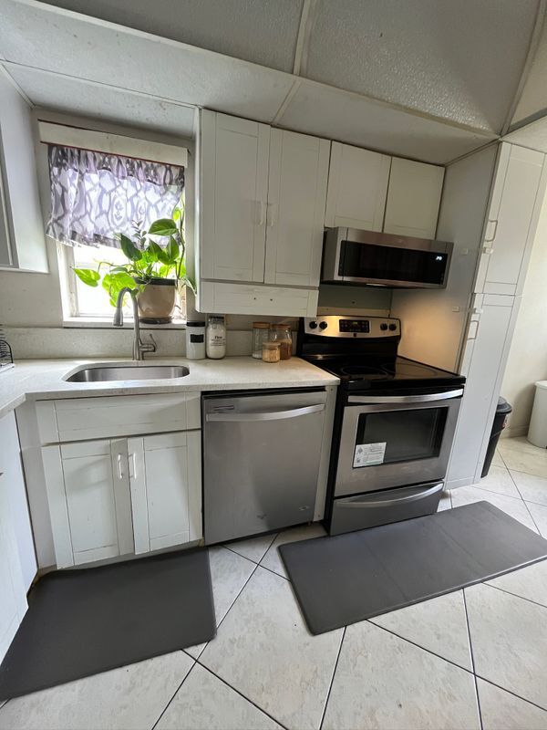 8321 Sands Point Blvd in Tamarac, FL - Building Photo - Building Photo