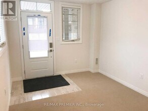 60 Farley Ln in Hamilton, ON - Building Photo - Building Photo