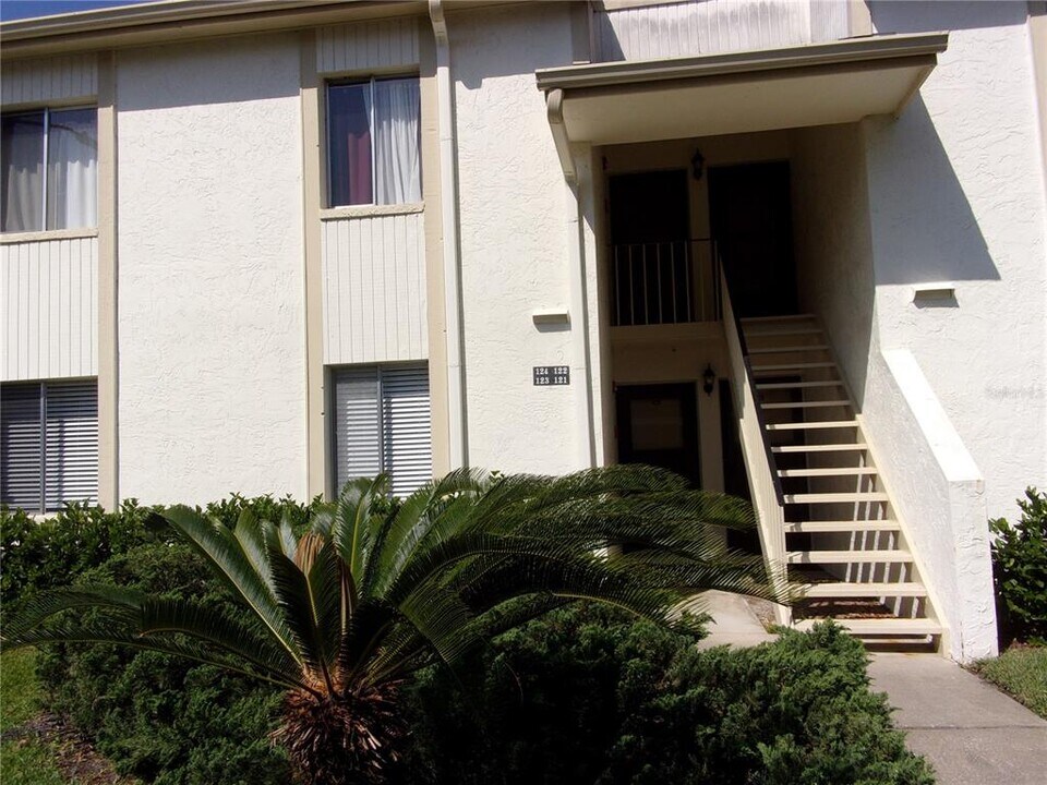 123 Cypress Ct in Oldsmar, FL - Building Photo
