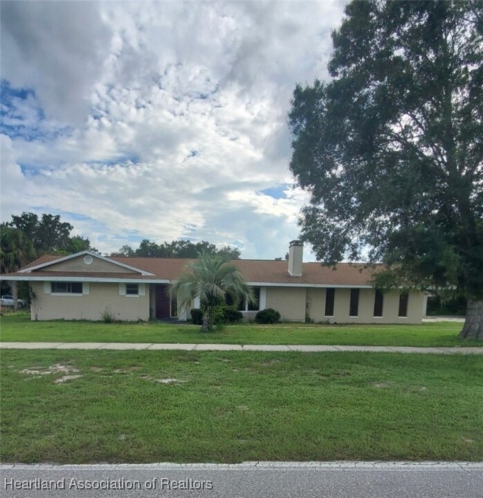 3511 Valerie Blvd in Sebring, FL - Foto de edificio