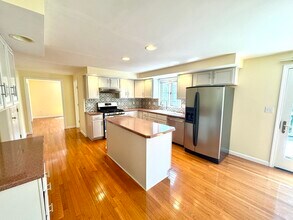 322 Lowell St in Lexington, MA - Building Photo - Building Photo