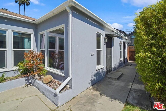 216 6th Ave in Los Angeles, CA - Building Photo - Building Photo