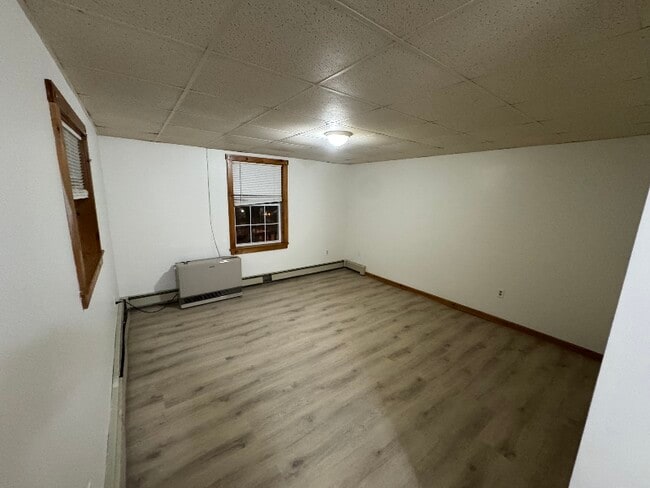 22 Prospect Ave, Unit 4 in Rumford, ME - Foto de edificio - Building Photo