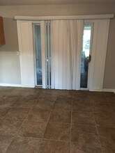8603 Howell Dr in Jacksonville, FL - Foto de edificio - Building Photo