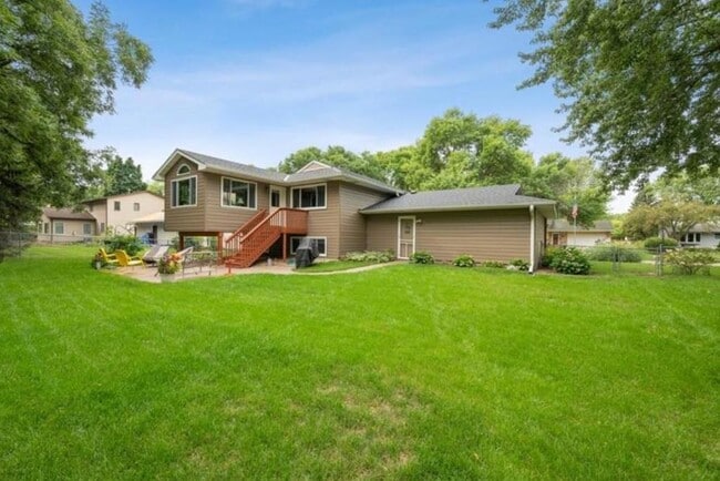 10414 Valley Forge Ln N in Maple Grove, MN - Building Photo - Building Photo